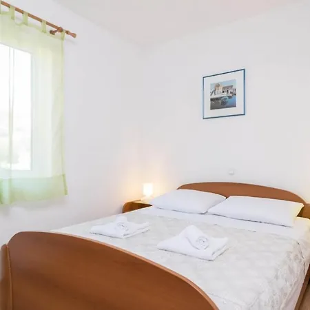 Appartement In With Balcony, Air Conditioning, Wifi, Dishwasher Orebić