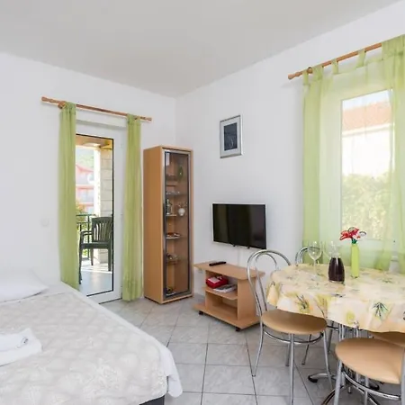 Appartement In With Balcony, Air Conditioning, Wifi, Dishwasher Orebić