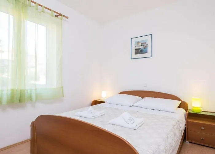 Apartman In With Balcony, Air Conditioning, Wifi, Dishwasher Orebić